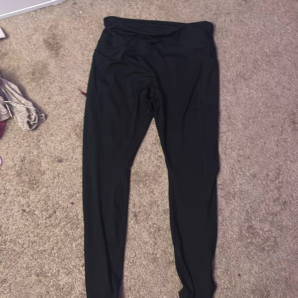 Never worn Avia black athletic leggings size large